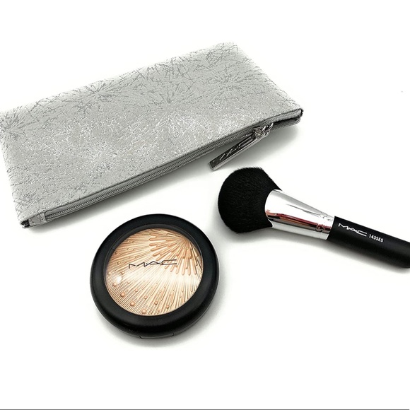 New MAC Firelit Kit Makeup Gift Set, Champagne - Picture 6 of 11
